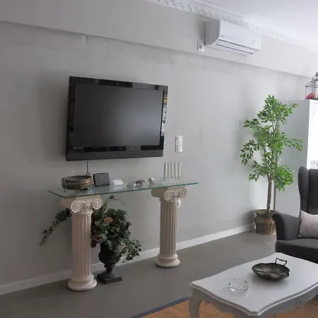 Apartment Aristocraticon Youth *